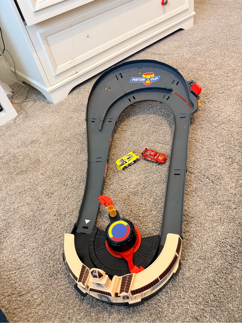 Disney 3 Piston Cup Race Off Playset - lightning McQueen